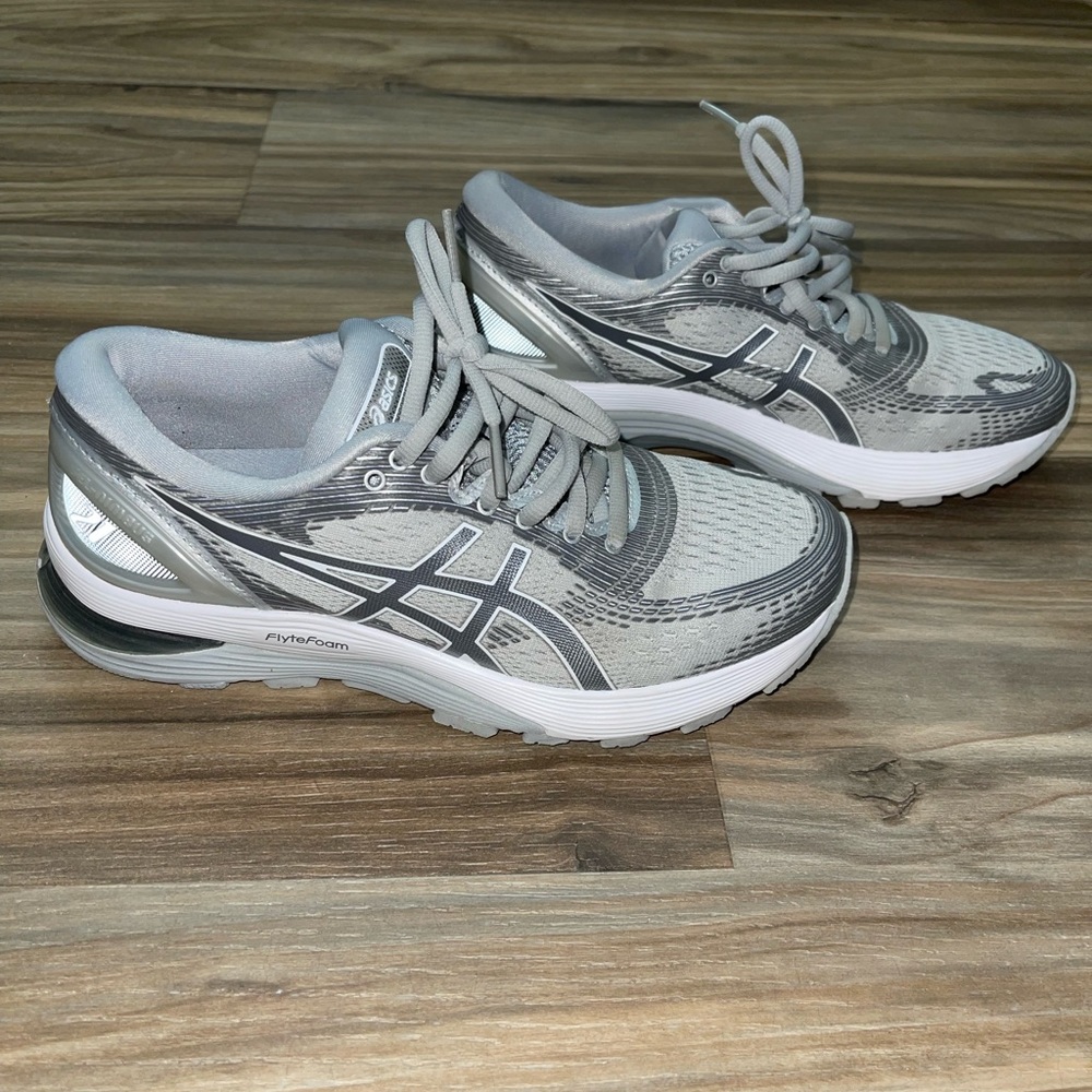 ASICS gel nimbus 21